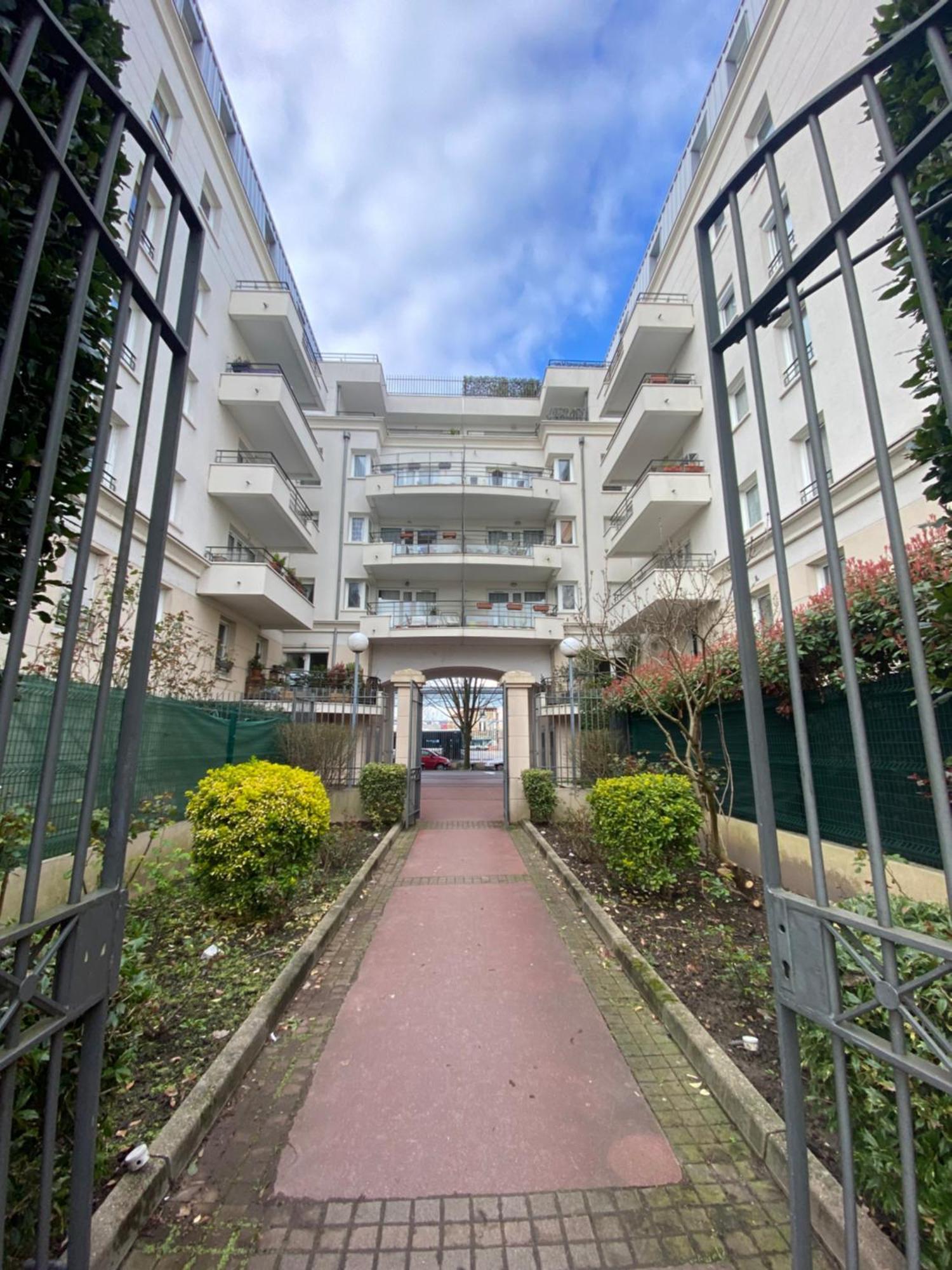 Cozy Riverfront Living, 5-min Walk To Riverside Train Apartment *