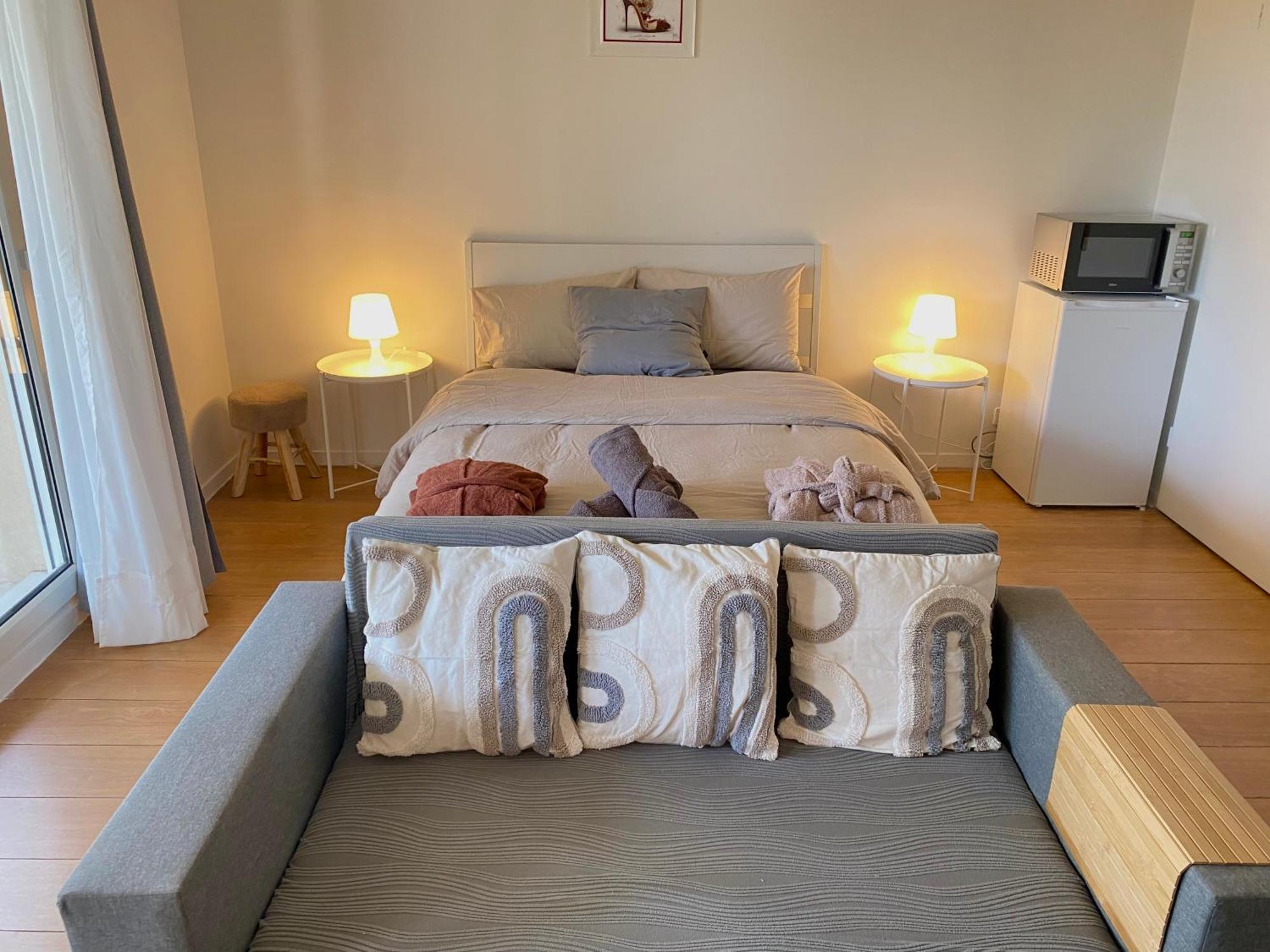 Cozy Riverfront Living, 5-min Walk To Riverside Train