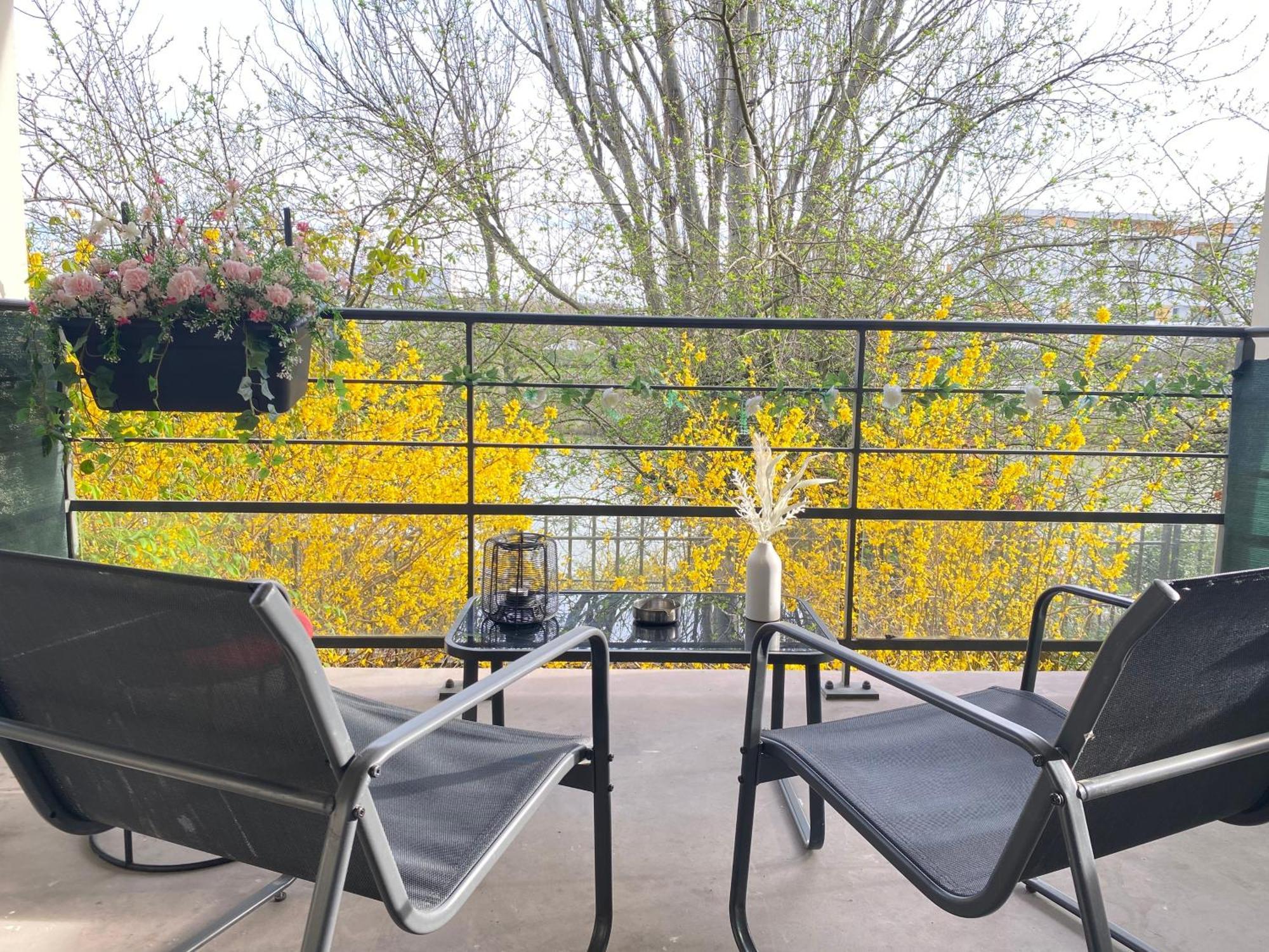 Cozy Riverfront Living, 5-min Walk To Riverside Train